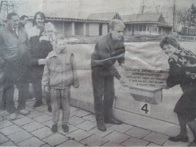 Onthulling herdenkingssteen, maart 1990
